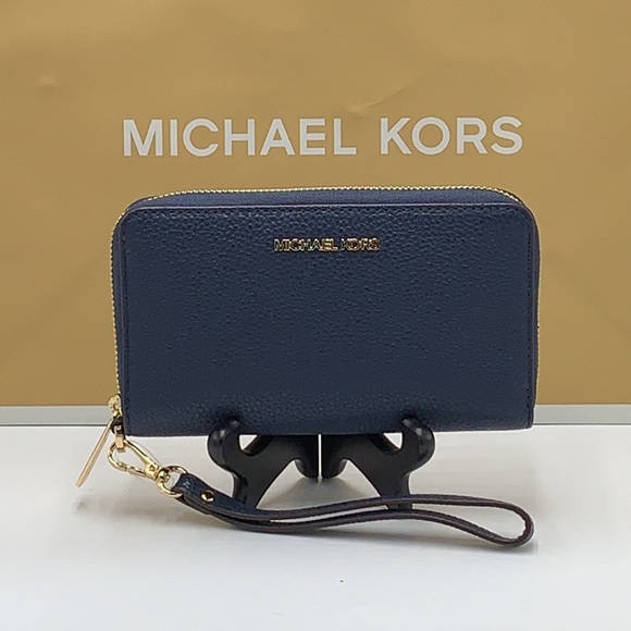 MICHAEL KORS LARGE FLAT
MULTIFUNCTION PHONE CASE WALLET
WRISTLET NAVY COLOR - Picture 8 of 11
